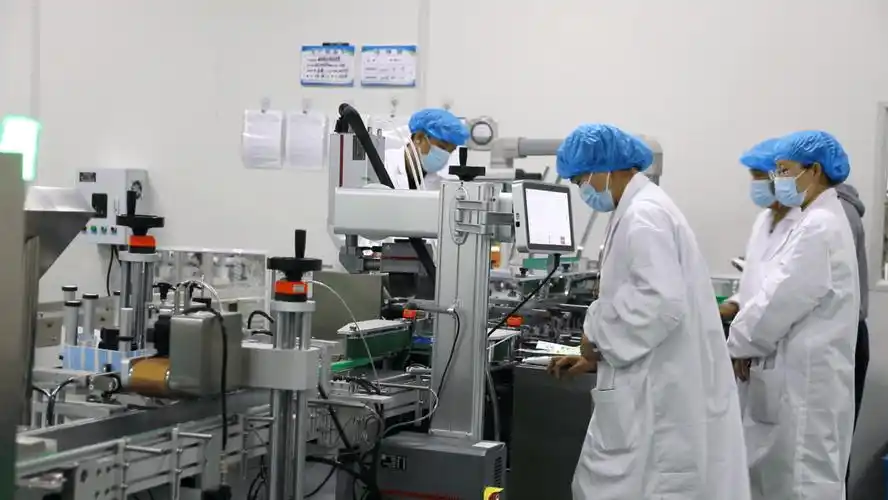 Find the right private label skincare manufacturer with our checklist covering MOQs, GMP certifications, lead times, and what questions to ask before signing.